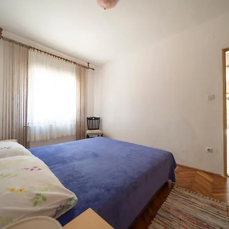 Ema Apartment